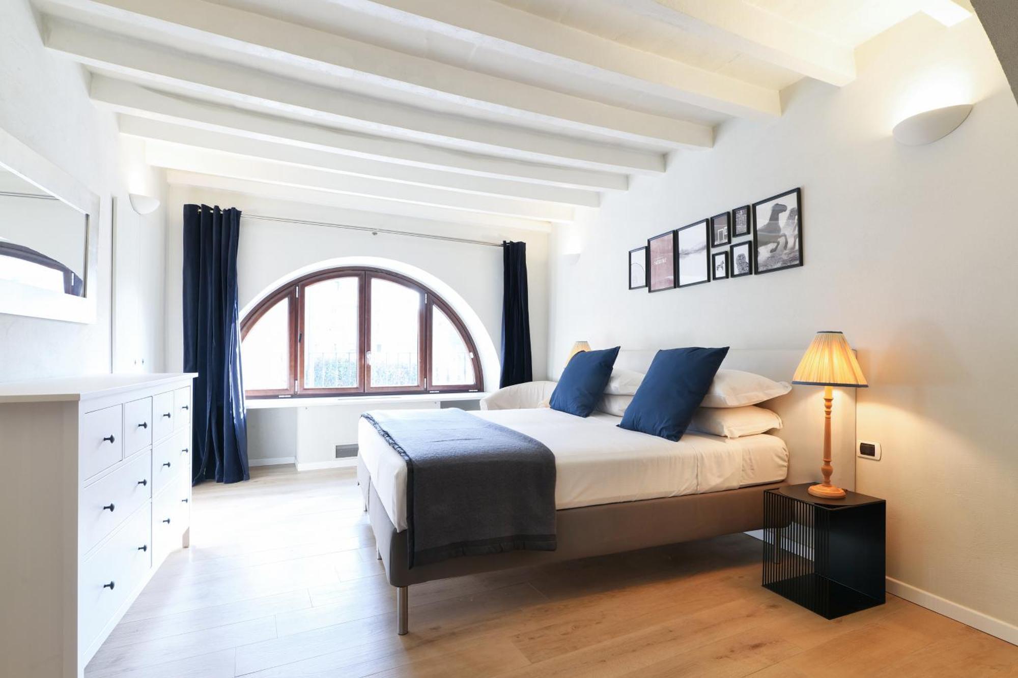 Elegant Rosales Apt. Милано Екстериор снимка
